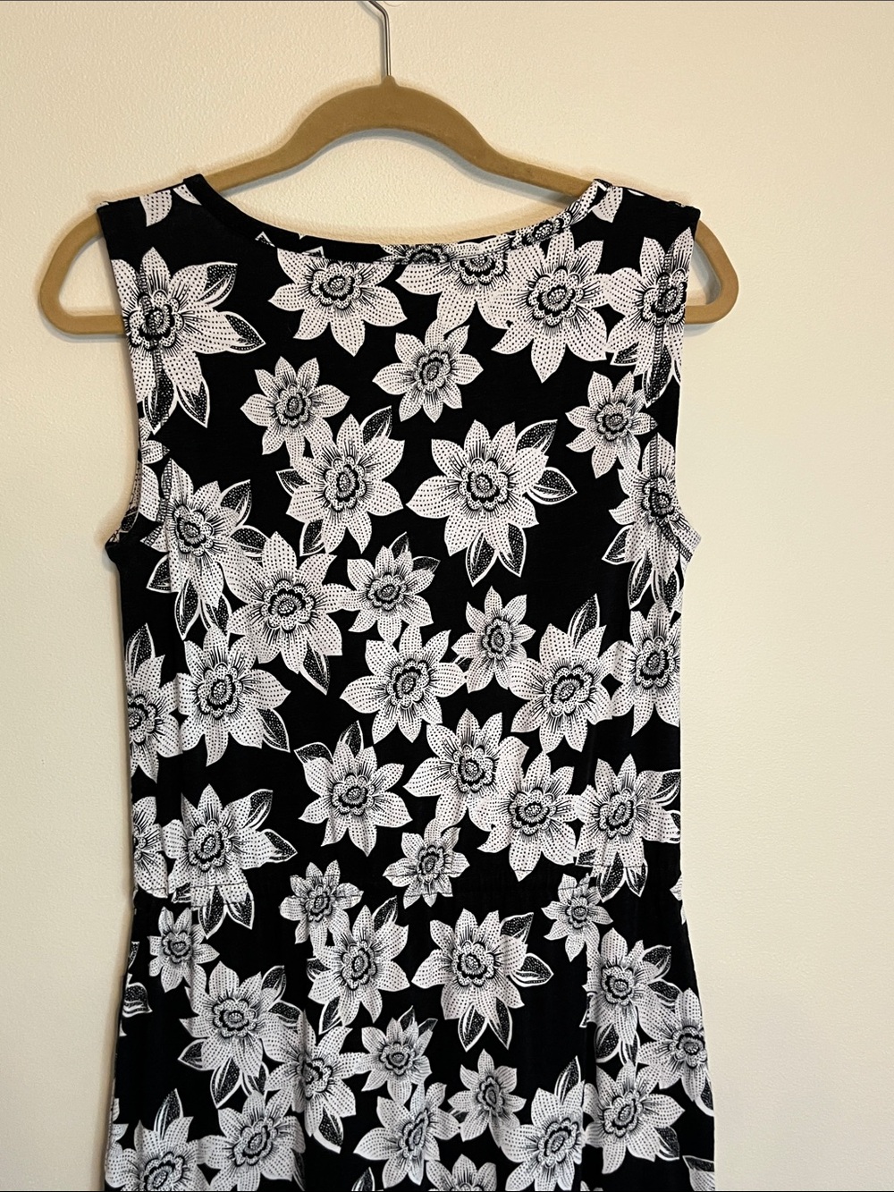 T by Talbots Sleeveless Black & White Floral Shift Dress Size Small - Picture 10 of 11